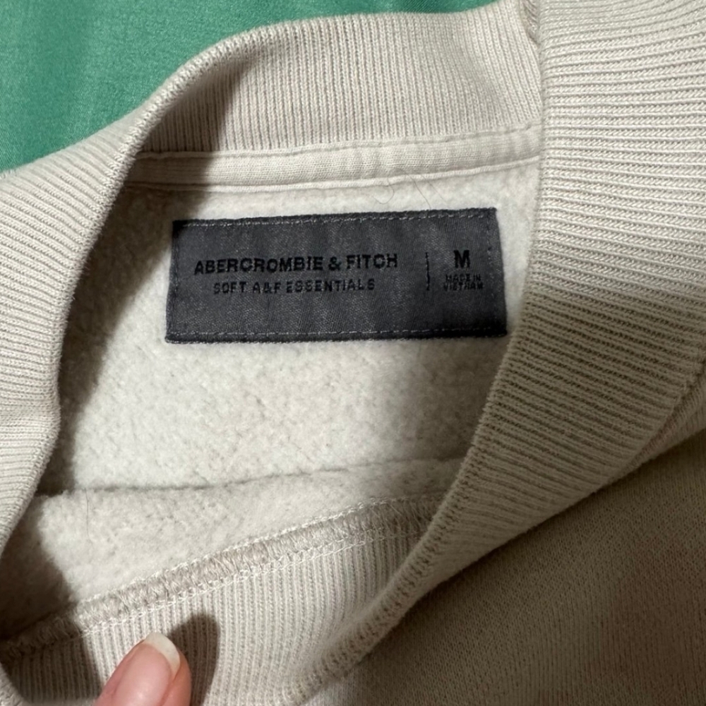 Abercrombie & Fitch Festive Horse-DrawnSweatshirt- Medium SOUGHT AFTER VIRAL - Picture 2 of 9